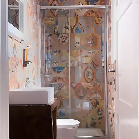 Out Of The Blue Hostel *