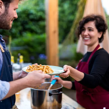 Out Of The Blue Хостел