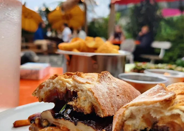 אכסניה Out Of The Blue